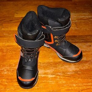 Boys’ Size 4 Totes Snow Boots Orange